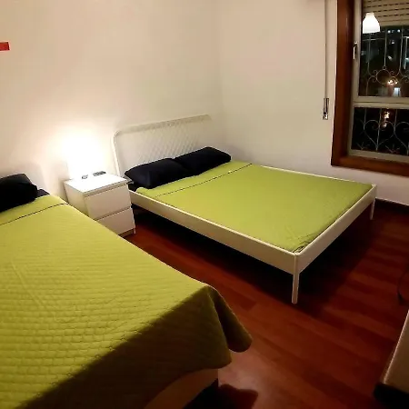 بيت ضيافة Room In Apartment - Theorynomadrooms Family Up One - Center Lisbon