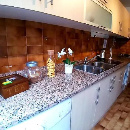 بيت ضيافة Room In Apartment - Theorynomadrooms Family Up One - Center Lisbon