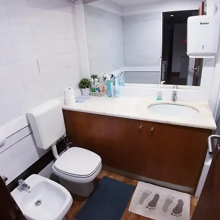 Room In Apartment - Theorynomadrooms Family Up One - Center Lisbon *
