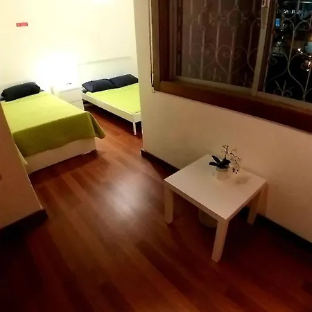 Room In Apartment - Theorynomadrooms Family Up One - Center Lisbon بيت ضيافة