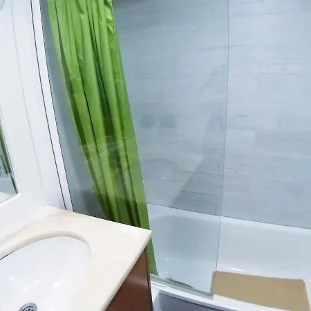 Room In Apartment - Theorynomadrooms Family Up One - Center Lisbon بيت ضيافة *