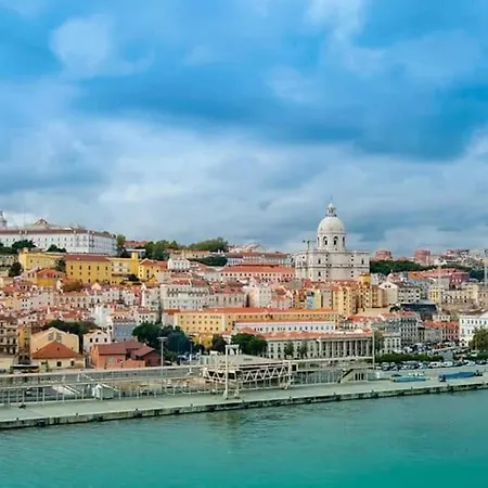 بيت ضيافة Room In Apartment - Theorynomadrooms Family Up One - Center Lisbon Lisboa