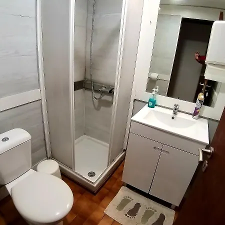 Room In Apartment - Theorynomadrooms Family Up One - Center Lisbon ゲストハウス リスボン