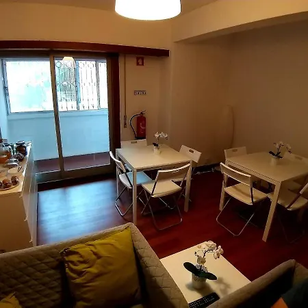 Room In Apartment - Theorynomadrooms Family Up One - Center Lisbon ゲストハウス リスボン