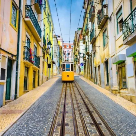 ゲストハウス Room In Apartment - Theorynomadrooms Family Up One - Center Lisbon